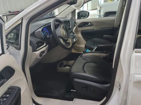Chrysler Pacifica * TOURING L * CARFAX *    | Mobile.bg    5