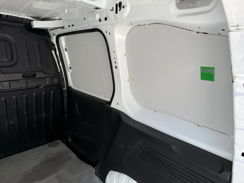 Peugeot Partner 1.5HDI Товарен НОВ ВНОС, снимка 14 - Автомобили и джипове - 44683620