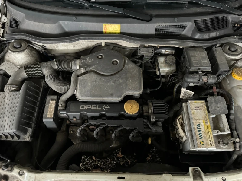 Opel Astra 1.6i, снимка 11 - Автомобили и джипове - 47463433