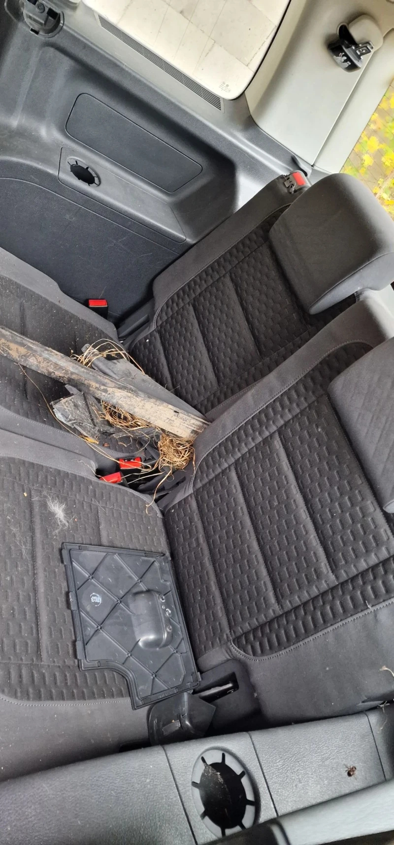 VW Touran 1.9 , снимка 7 - Автомобили и джипове - 52342885