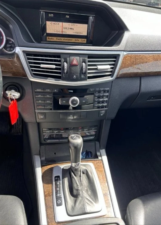 Mercedes-Benz E 220 Blue efficiency, снимка 9 - Автомобили и джипове - 54604968