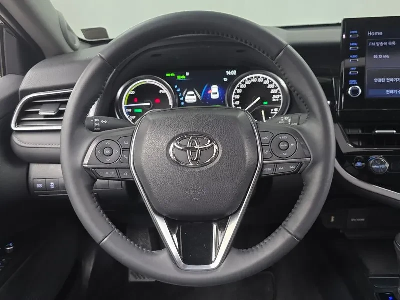 Toyota Camry (Xv70) 2.5 Xle Hybrid, снимка 15 - Автомобили и джипове - 55748272