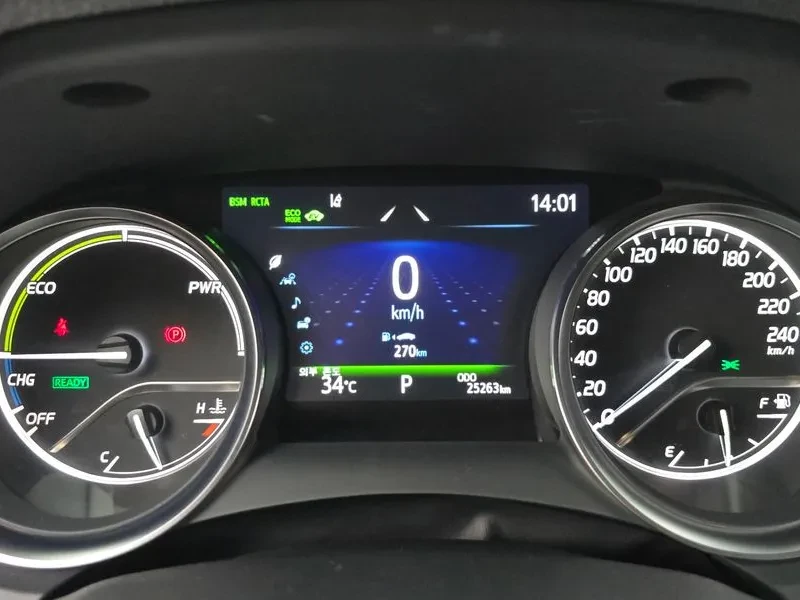 Toyota Camry (Xv70) 2.5 Xle Hybrid, снимка 8 - Автомобили и джипове - 55748272