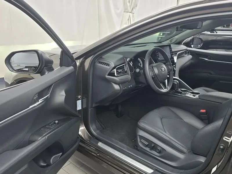Toyota Camry (Xv70) 2.5 Xle Hybrid, снимка 10 - Автомобили и джипове - 55748272