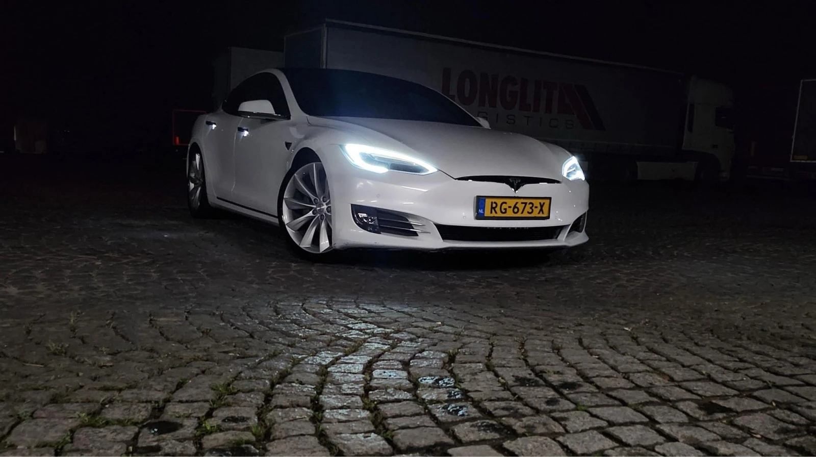 Tesla Model S  - изображение 5