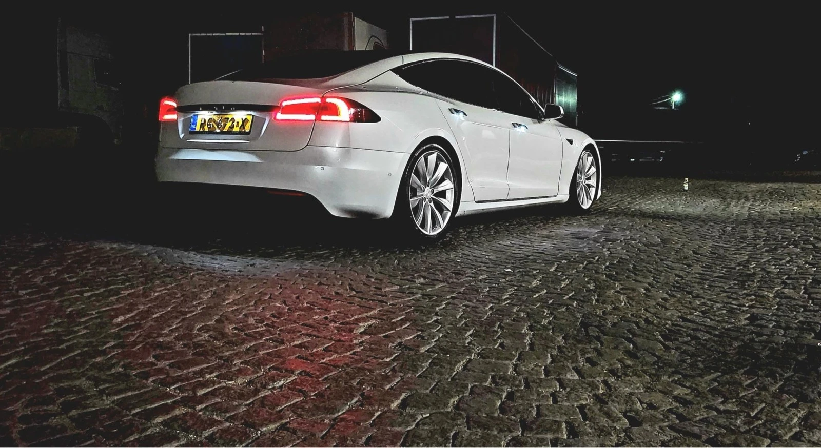 Tesla Model S  - изображение 6