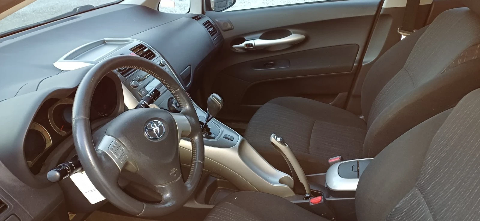 Toyota Auris 1.6 автомат swiss - изображение 9