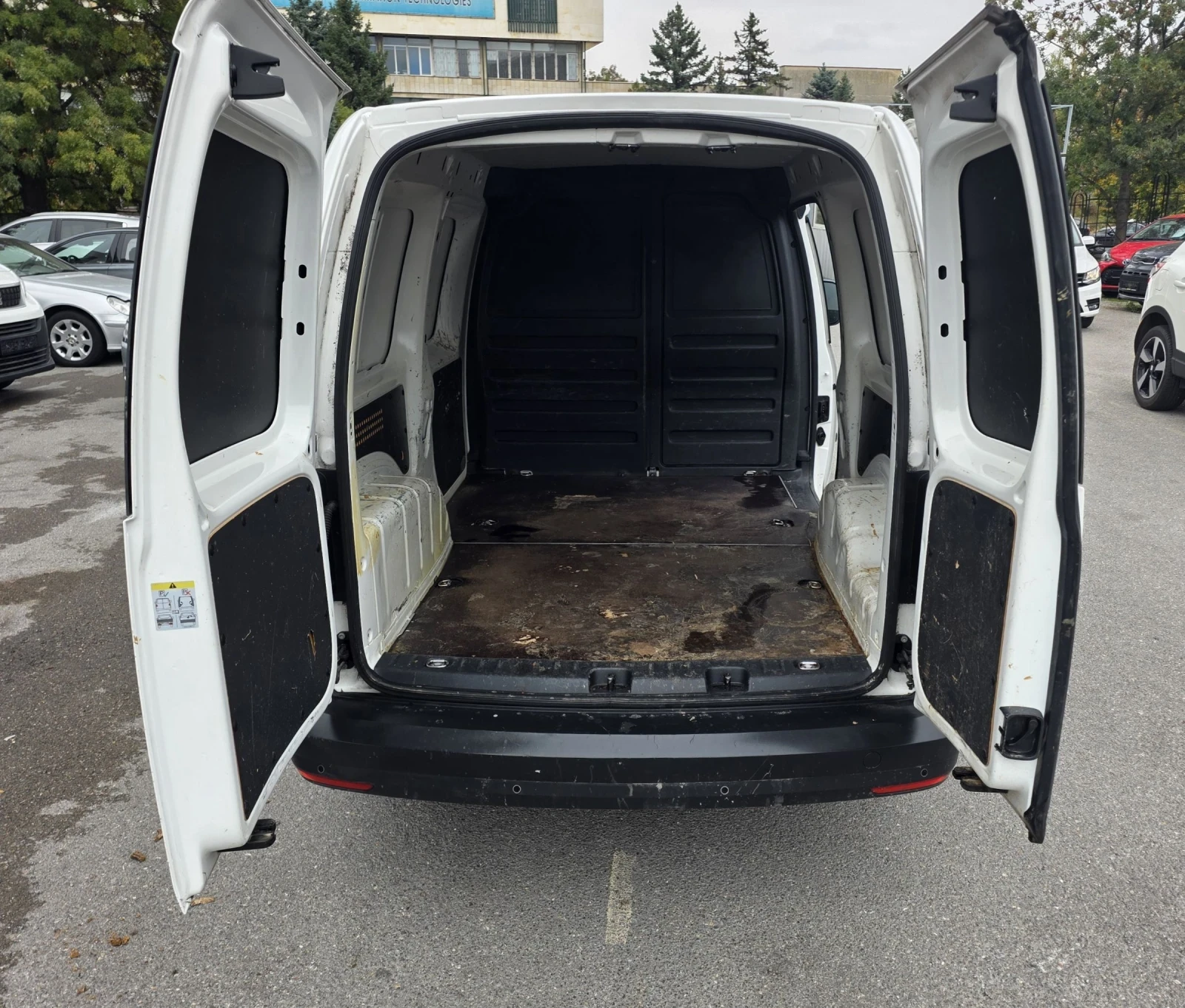 VW Caddy Maxi, 1. 4tgi, evro6, шест скорости | Mobile.bg — изображение 11