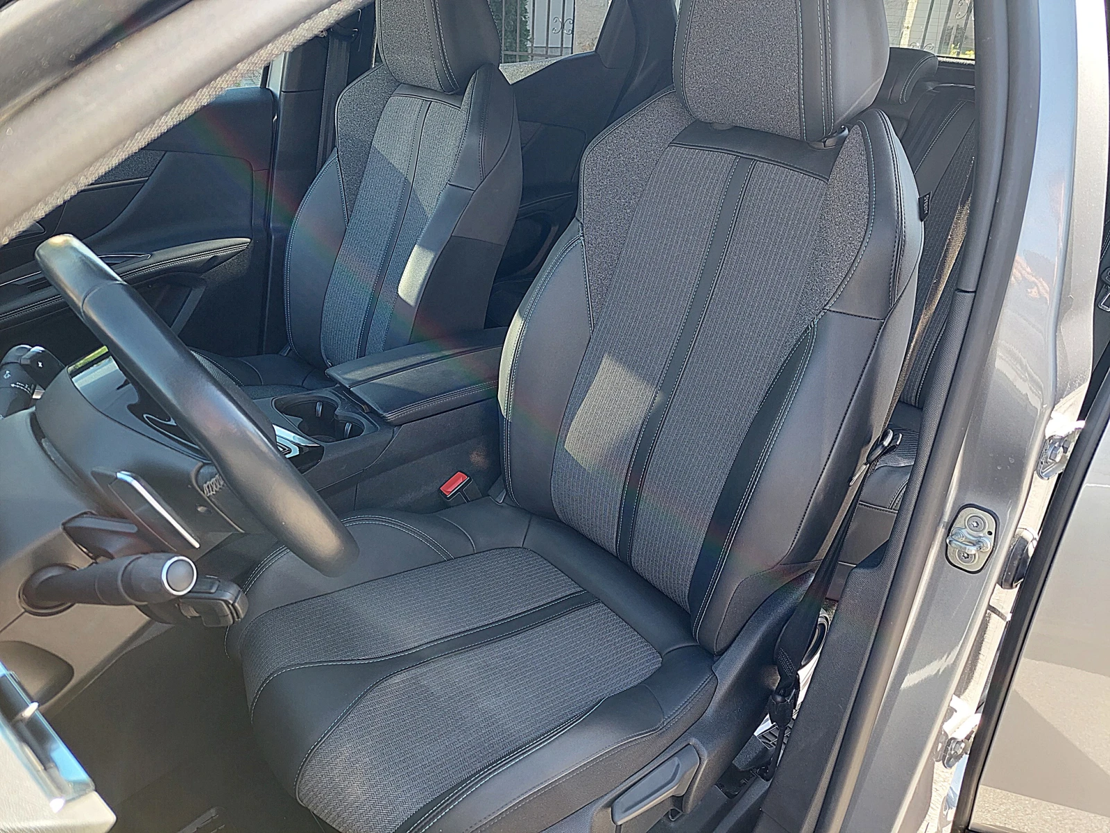 Peugeot 3008 New Line Up GT 1.6 Plug-in HYBRID 4x4 e-EAT8, снимка 10 - Автомобили и джипове - 53062132