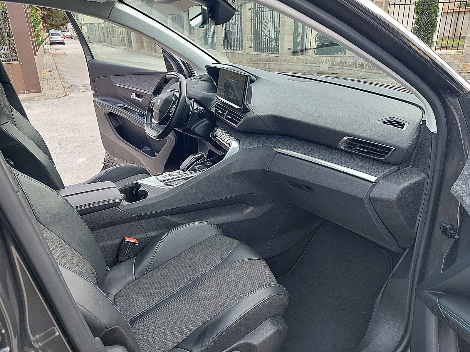 Peugeot 3008 New Line Up GT 1.6 Plug-in HYBRID e-EAT8 - изображение 9