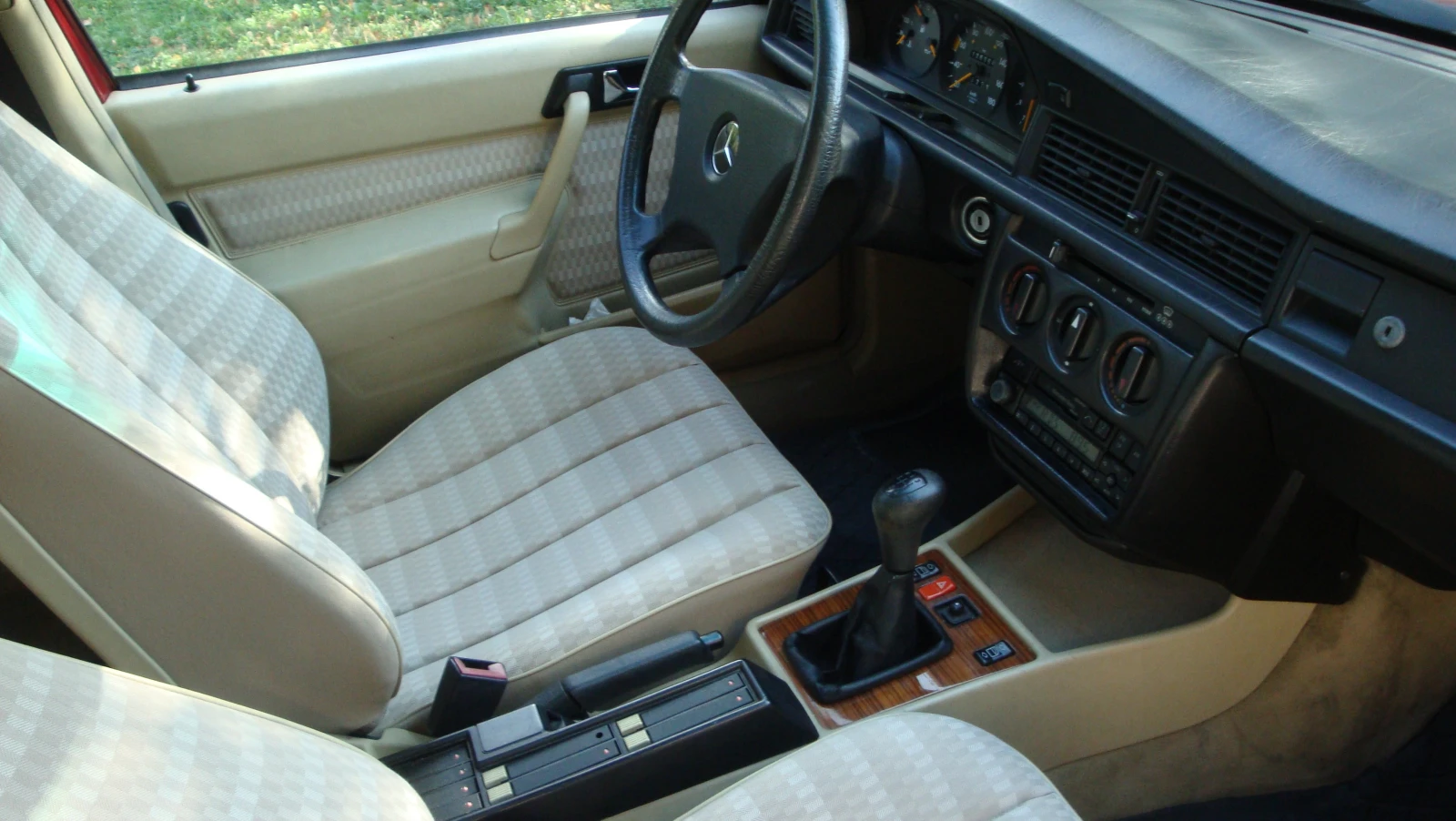 Mercedes-Benz 190, снимка 6 - Автомобили и джипове - 53739855