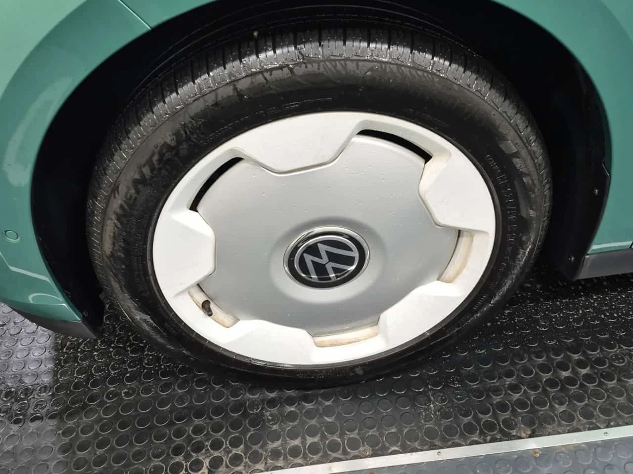 VW ID.Buzz 1ST EDITION * 360 КАМЕРИ* ОБДУХВАНЕ* ПАНО* CARFAX - изображение 5