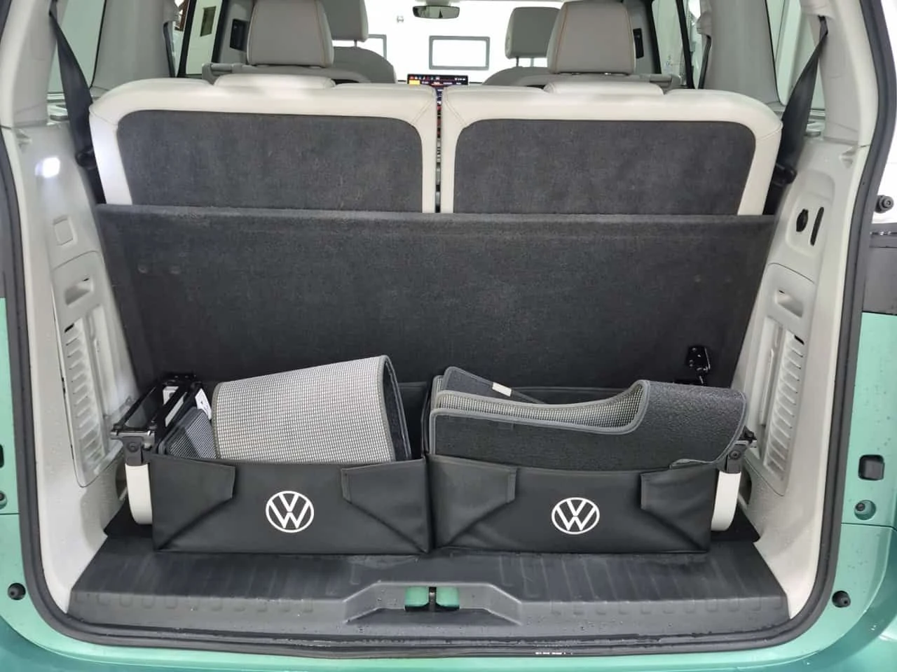 VW ID.Buzz 1ST EDITION * 360 КАМЕРИ* ОБДУХВАНЕ* ПАНО* CARFAX, снимка 14 - Автомобили и джипове - 53782249