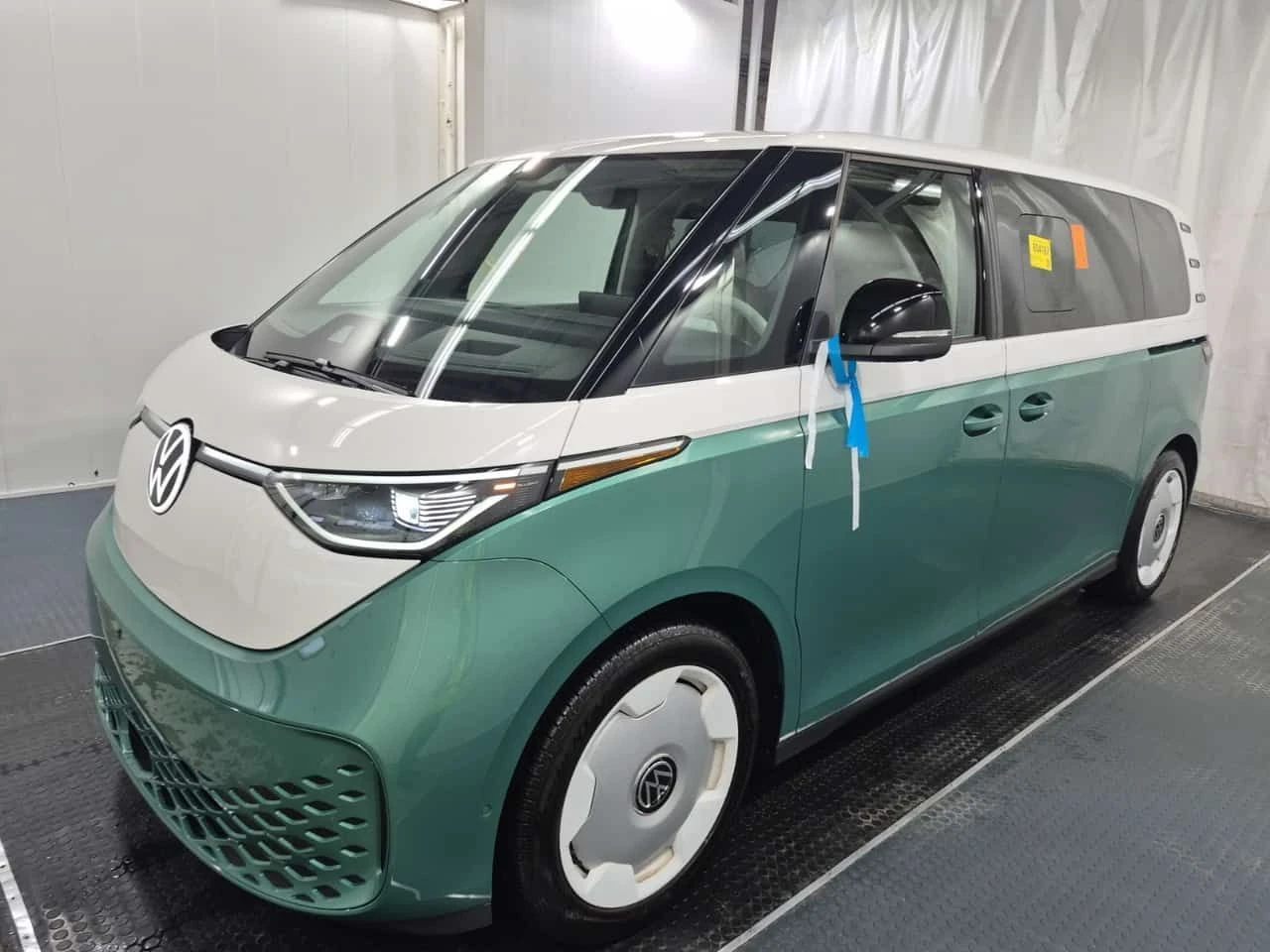 VW ID.Buzz 1ST EDITION * 360 КАМЕРИ* ОБДУХВАНЕ* ПАНО* CARFAX