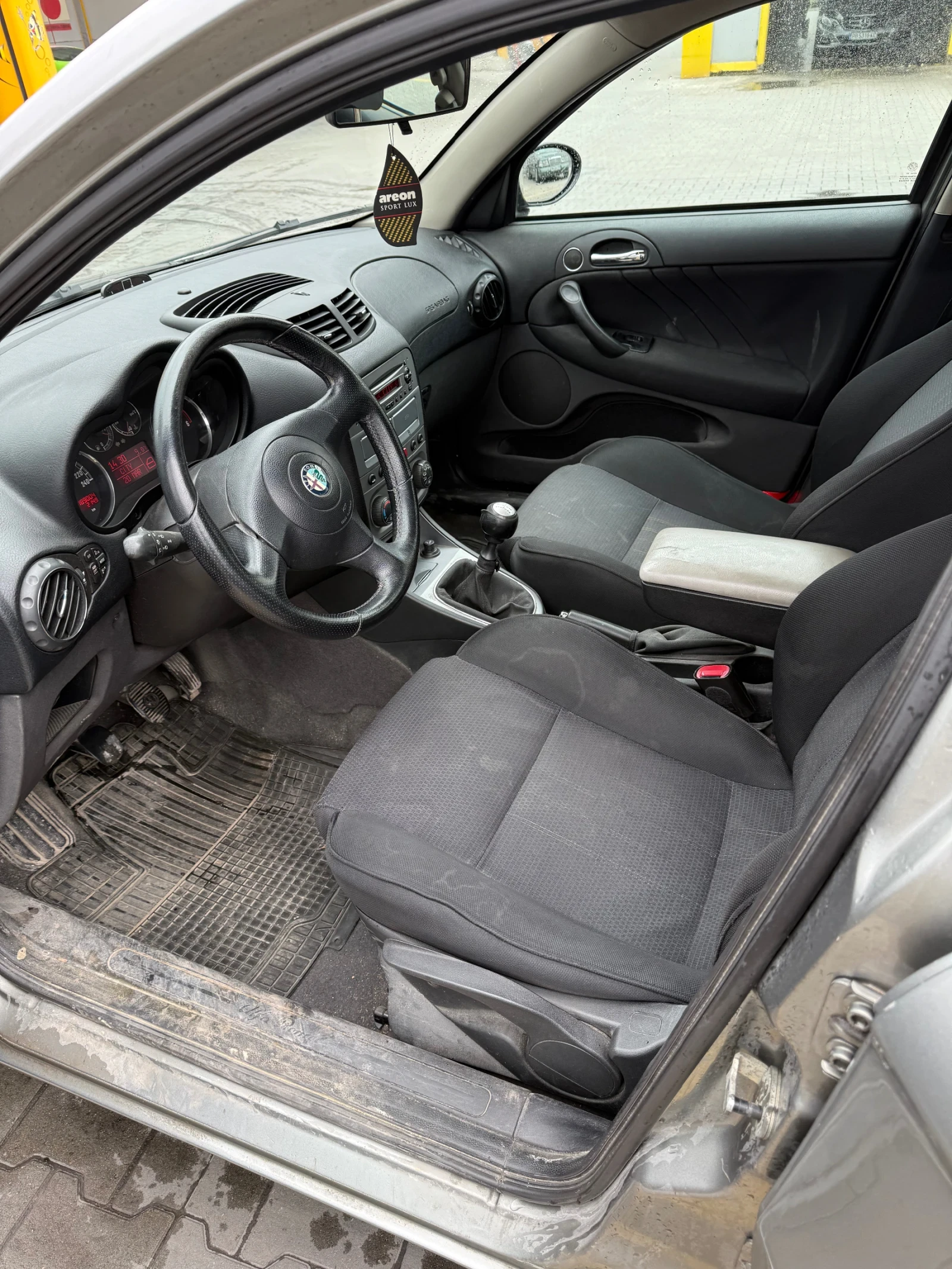 Alfa Romeo 147 1.9 JTD , снимка 3 - Автомобили и джипове - 53918859