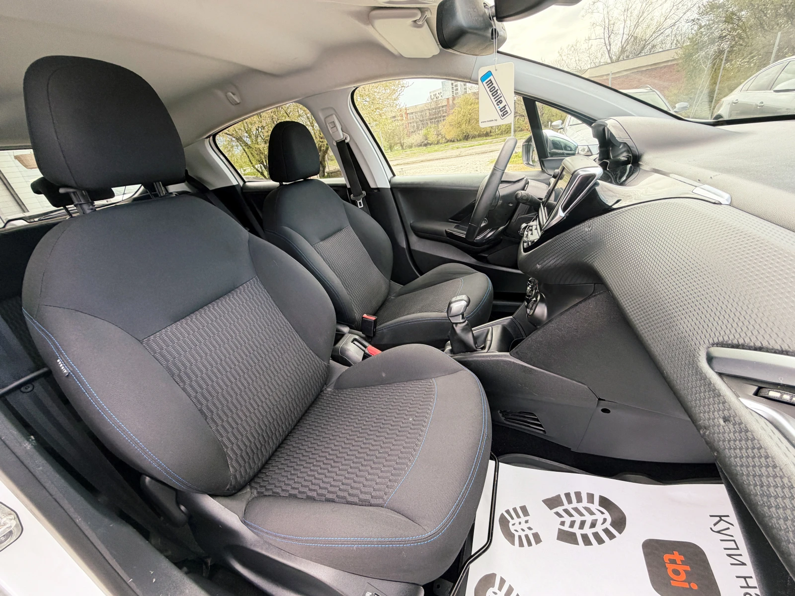 Peugeot 208 1.5HDi EURO6D, снимка 10 - Автомобили и джипове - 54206695