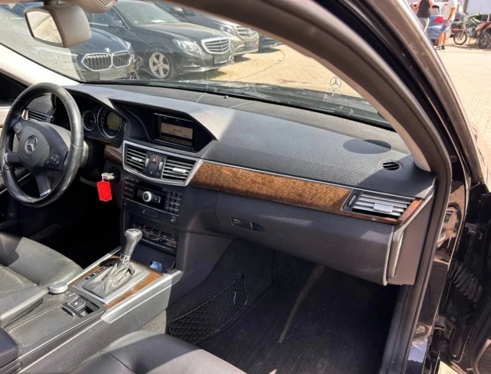Mercedes-Benz E 220 Blue efficiency, снимка 7 - Автомобили и джипове - 54604968