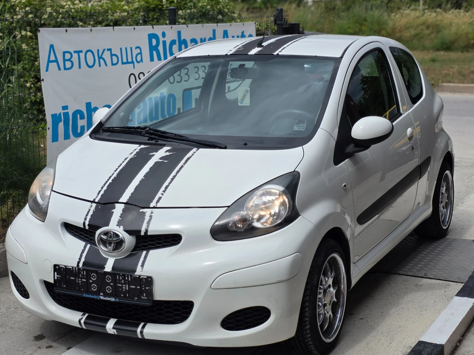 Toyota Aygo 1.0 Up, снимка 2 - Автомобили и джипове - 55206649