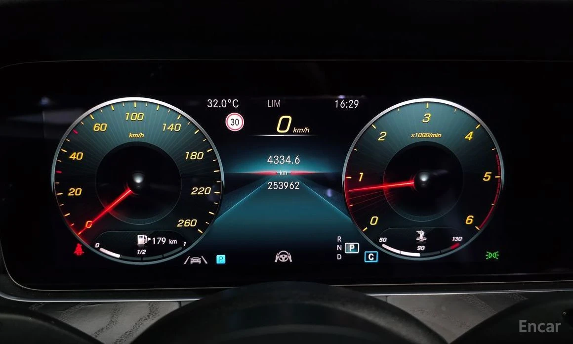 Mercedes-Benz E 220, снимка 8 - Автомобили и джипове - 55674009