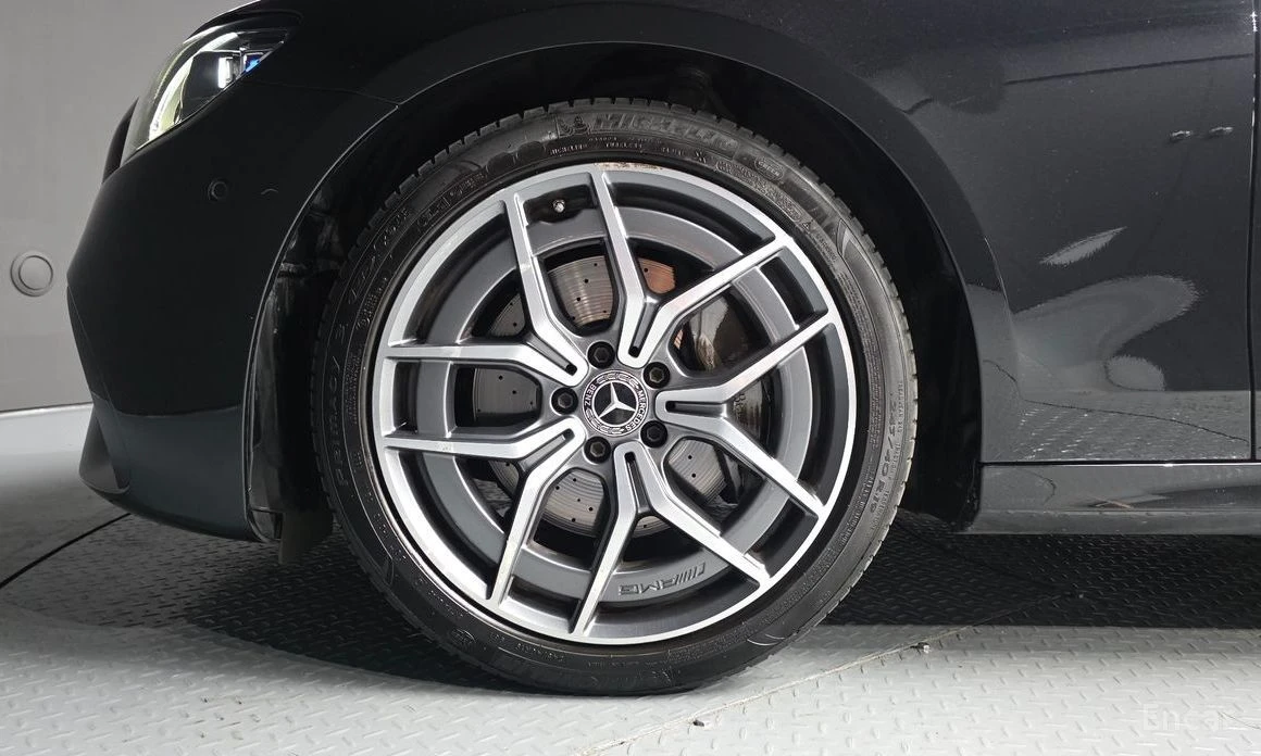 Mercedes-Benz E 220, снимка 5 - Автомобили и джипове - 55674009
