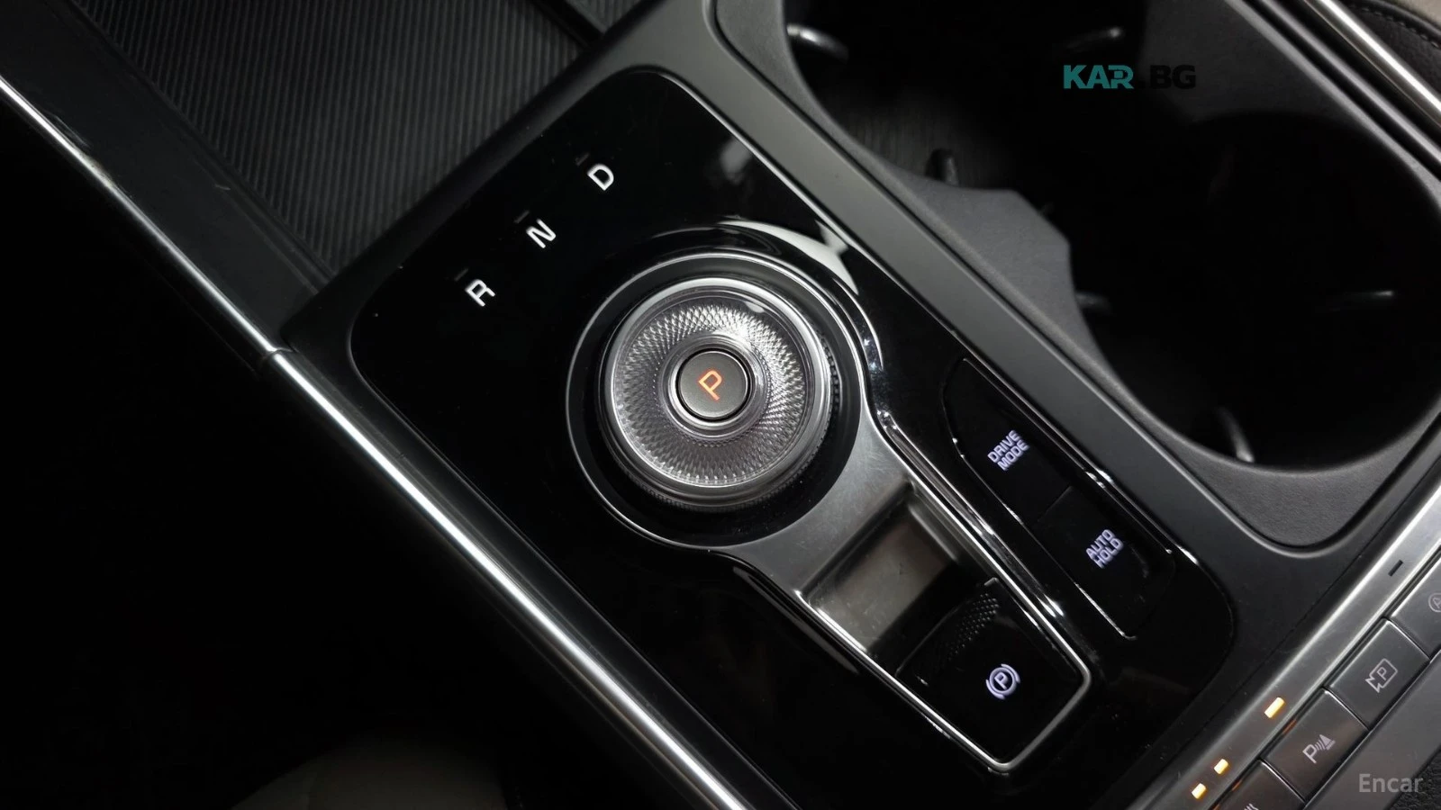 Kia Carnival NOBLESSE* 7МЕСТЕН* ДИСТРОНИК* КАМЕРА* ОБДУХВАНЕ* , снимка 14 - Автомобили и джипове - 55952074