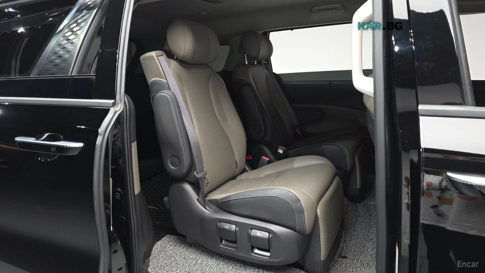 Kia Carnival NOBLESSE* 7МЕСТЕН* ДИСТРОНИК* КАМЕРА* ОБДУХВАНЕ* , снимка 11 - Автомобили и джипове - 55952074