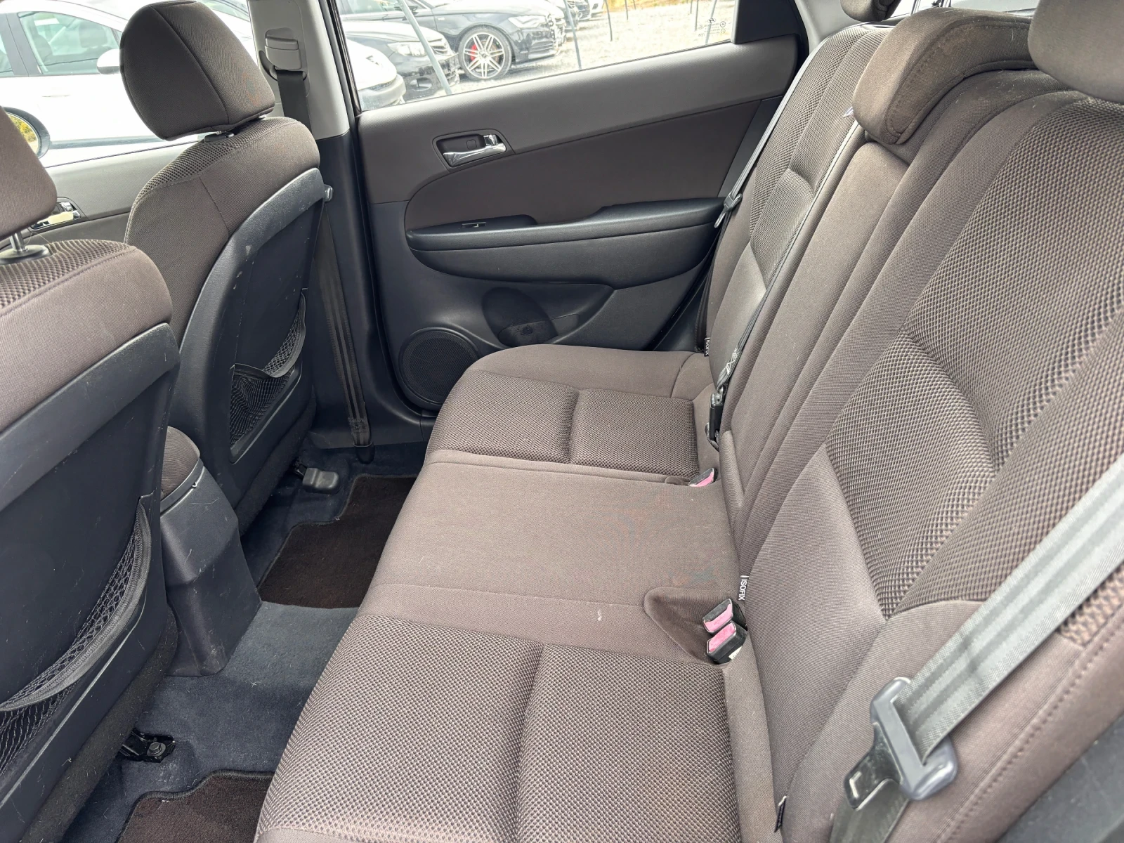 Hyundai I30 CW 1.6 CRDI, снимка 10 - Автомобили и джипове - 56257332