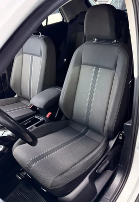 VW T-Roc Обслужен / CarPlay - 18900 € / 36965.19 лв. - 89987015 9