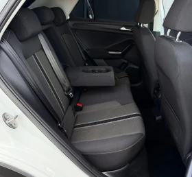 VW T-Roc Обслужен / CarPlay - 18900 € / 36965.19 лв. - 89987015 11