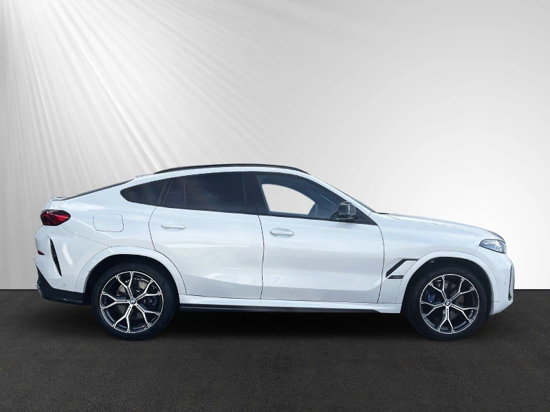 BMW X6 M60i/Xdrive/AHK/Pano/HuD/Harman Kardon, снимка 2 - Автомобили и джипове - 48272537