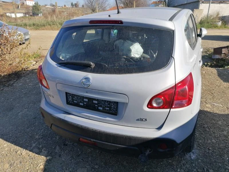 Nissan Qashqai 2.0 DCI, снимка 8 - Автомобили и джипове - 47139102