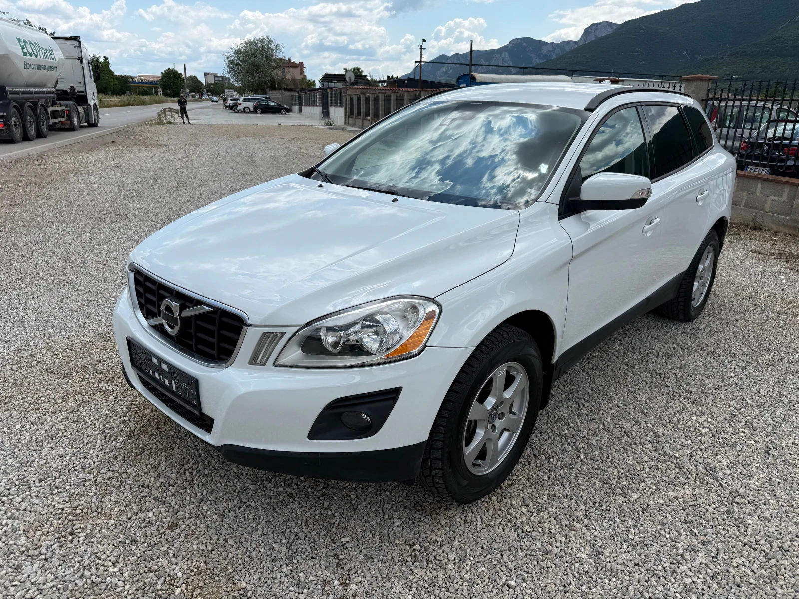 Volvo XC60 2.4D 163 к.с. 4x4 - изображение 2