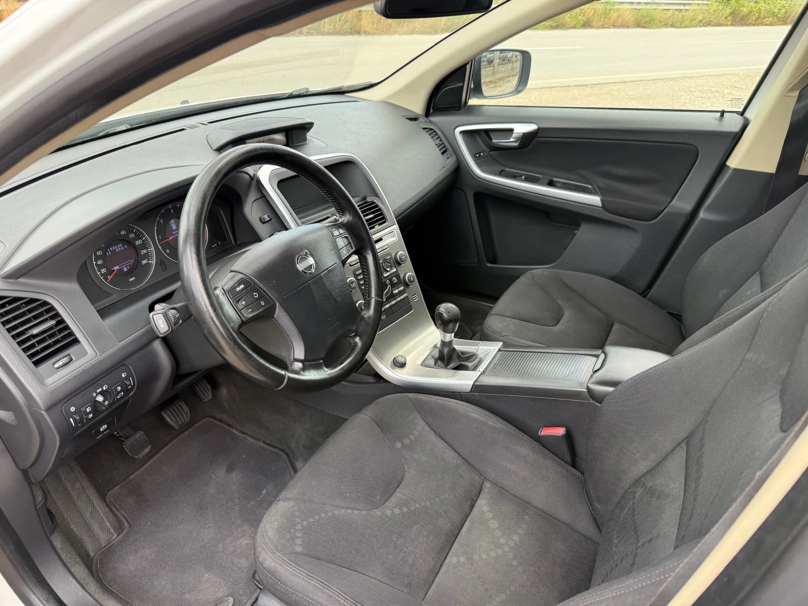 Volvo XC60 2.4D 163 к.с. 4x4 - изображение 10