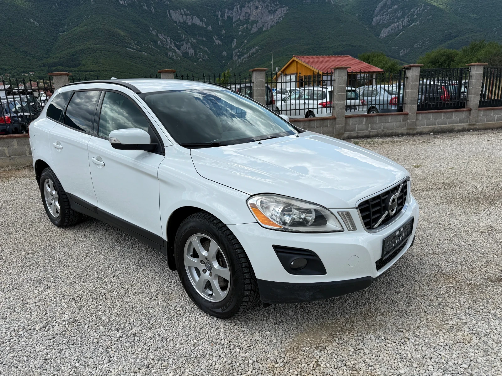 Volvo XC60 2.4D 163 к.с. 4x4 - изображение 4