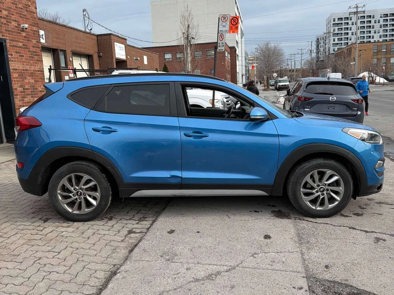 Hyundai Tucson * SE * ПОДГРЕВ * ОТ ПРЕДСТАВИТЕЛСТВО, снимка 4 - Автомобили и джипове - 54034420