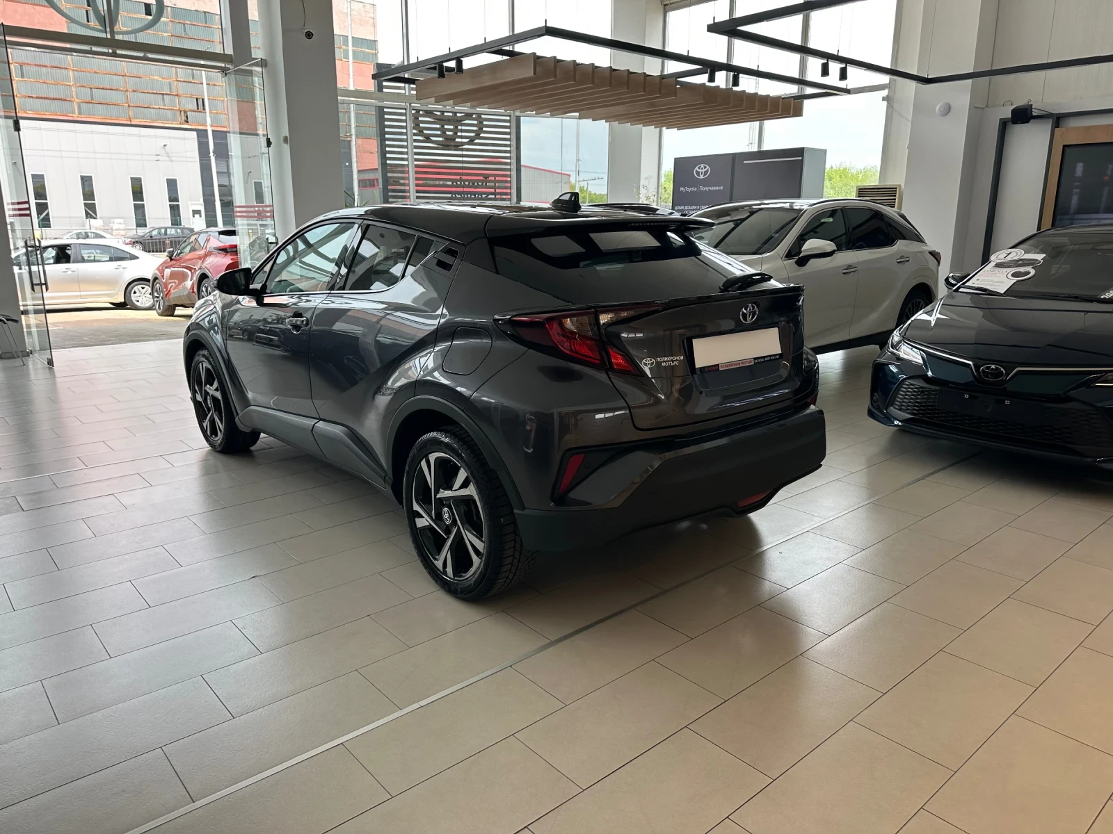 Toyota C-HR Club* Bitone, снимка 3 - Автомобили и джипове - 54423302