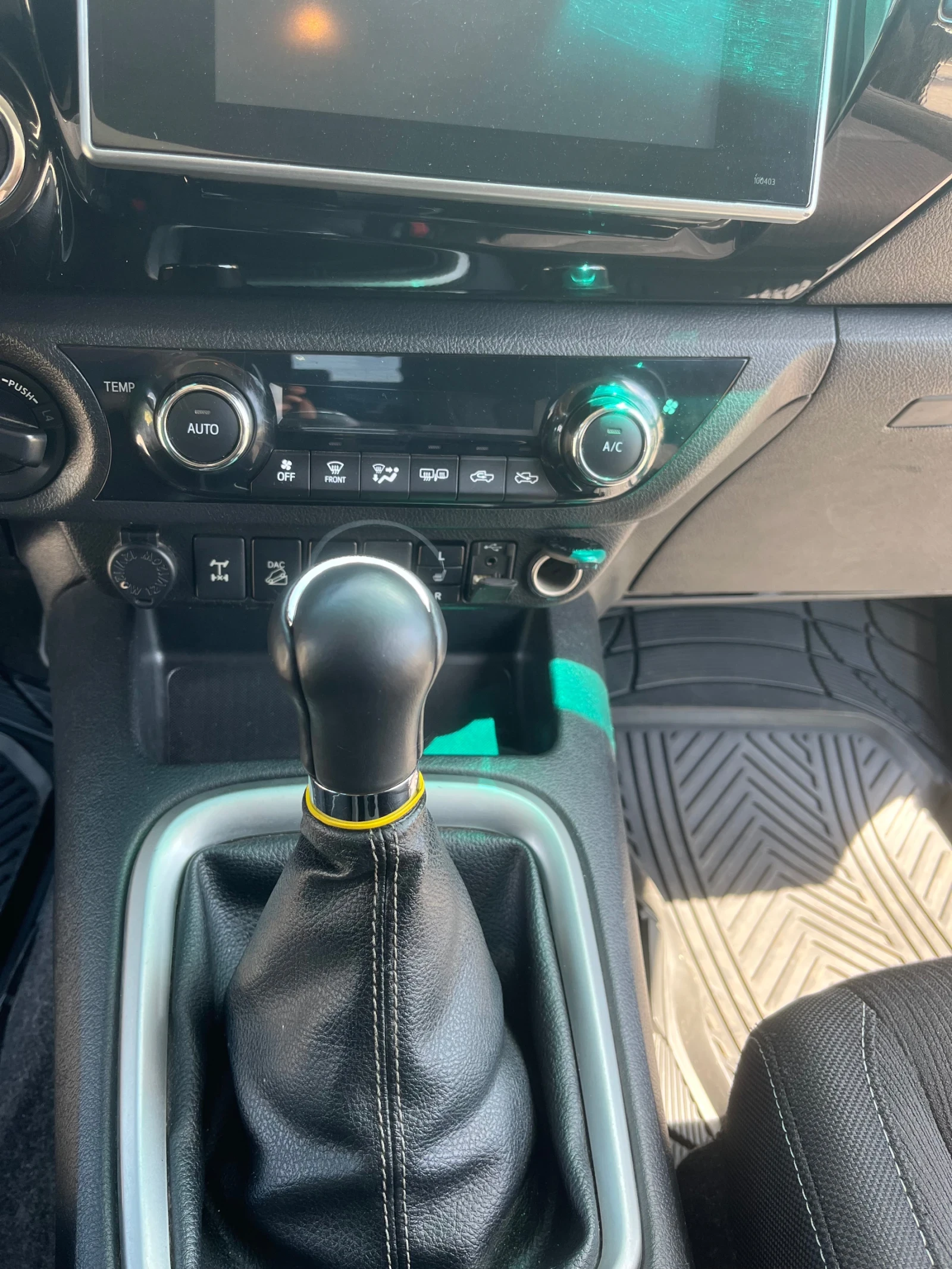 Toyota Hilux Пикап, снимка 12 - Автомобили и джипове - 54822383