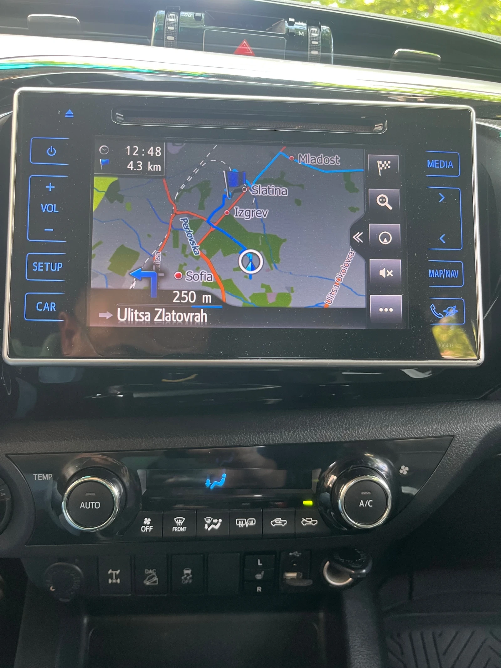 Toyota Hilux Пикап, снимка 17 - Автомобили и джипове - 54822383