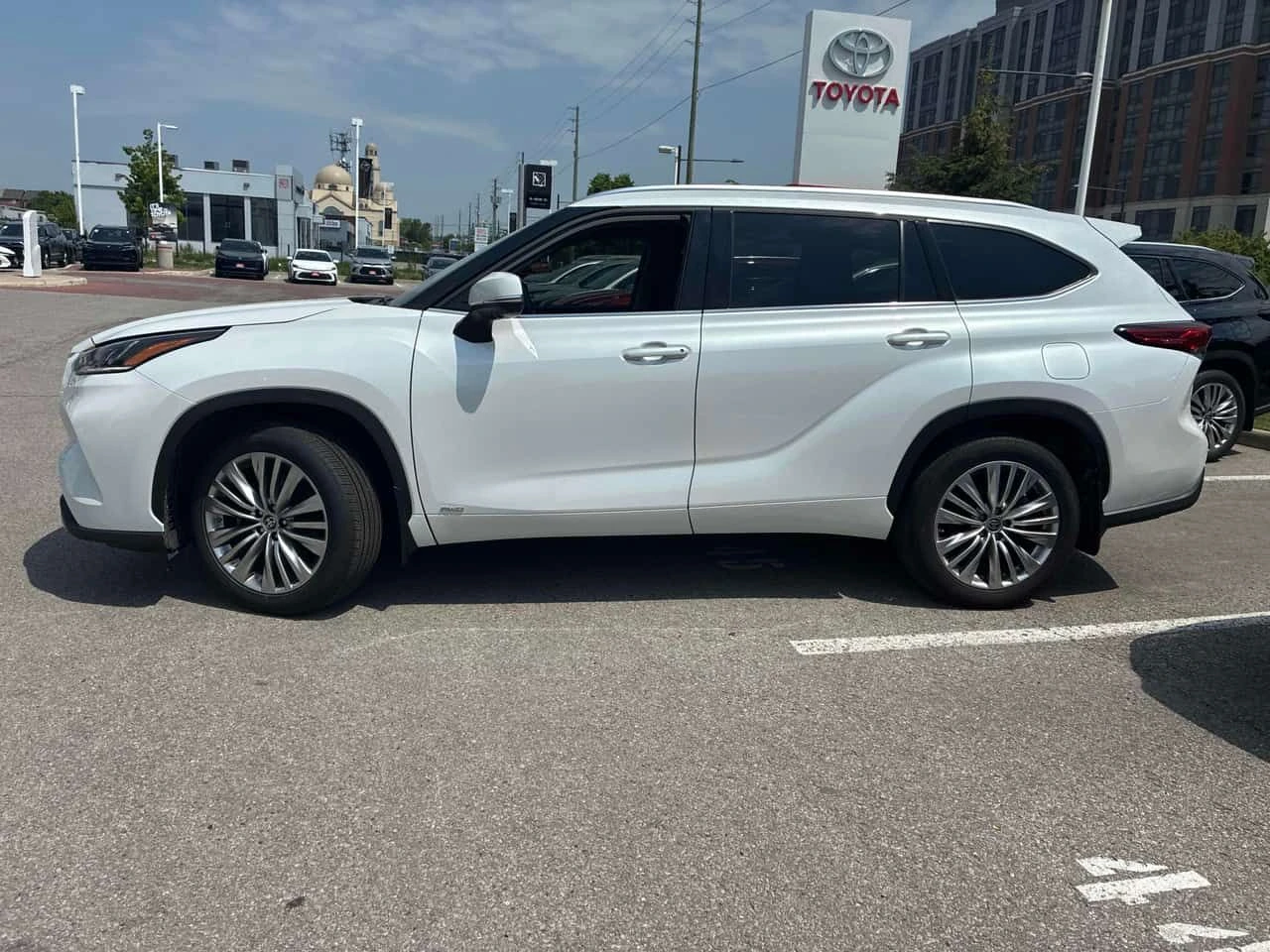 Toyota Highlander Hybrid Limited| ОТ ГЛАВНО ПРЕДСТАВИТЕЛСТВО| CARFAX, снимка 3 - Автомобили и джипове - 54859376