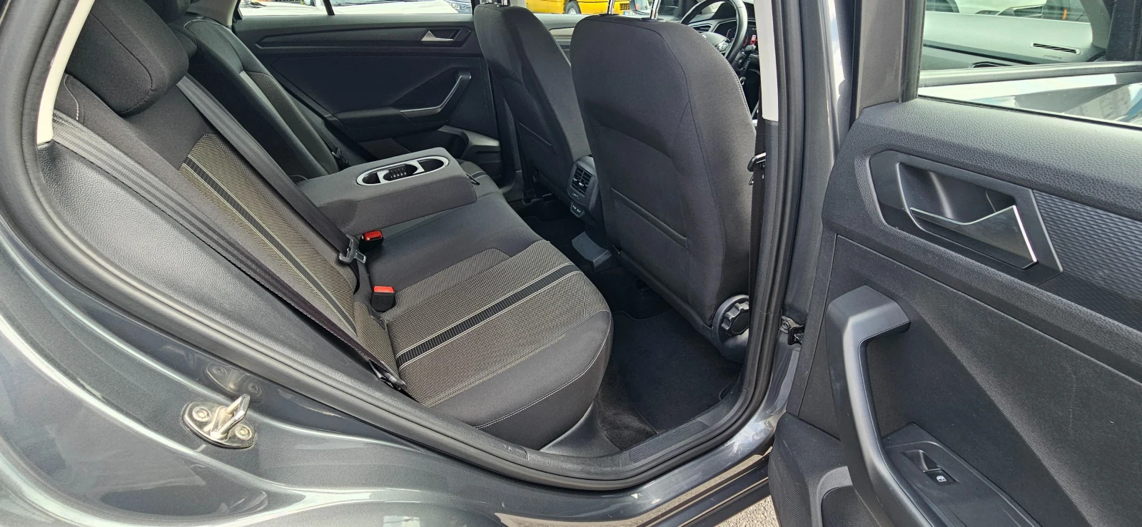 VW T-Roc 1.5 TSI ACT DSG SPORT BLUEMOTION , снимка 13 - Автомобили и джипове - 55235099