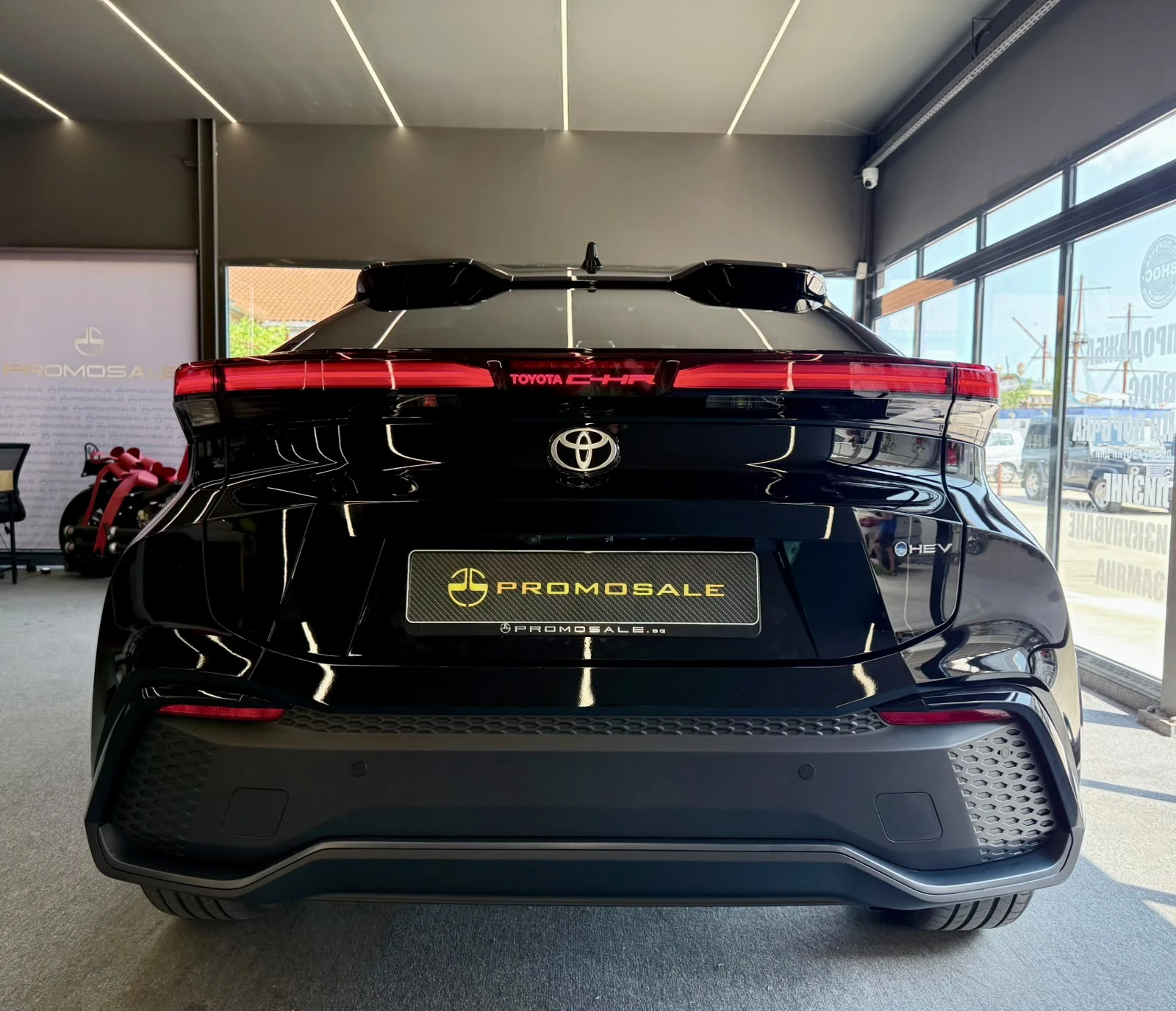 Toyota C-HR Hybrid* AWD-i* ГАРАНЦИОНЕН* Full* Pano* ЛИЗИНГ, снимка 5 - Автомобили и джипове - 55544362