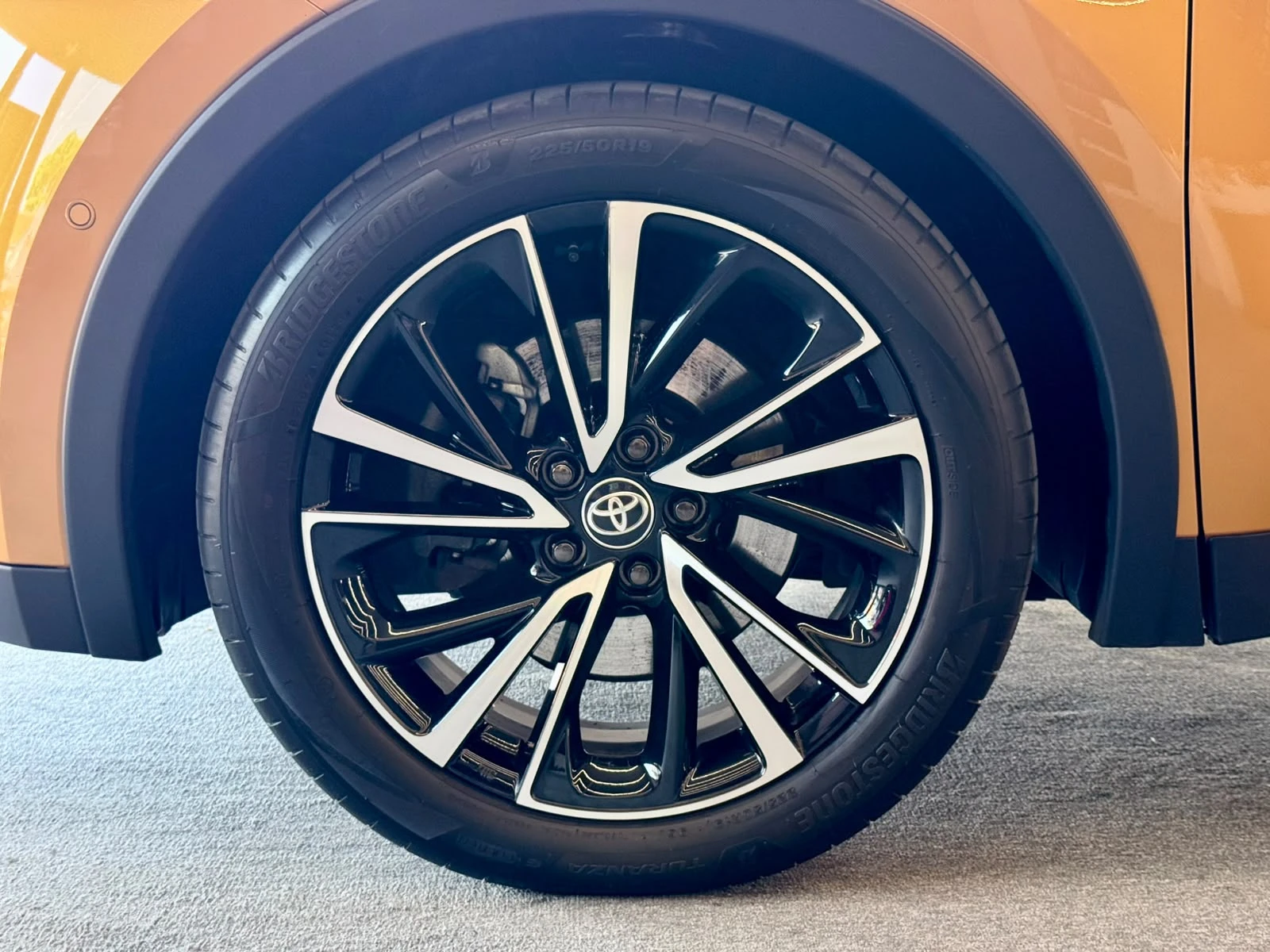 Toyota C-HR Hybrid* AWD-i* ГАРАНЦИОНЕН* Full* Pano* ЛИЗИНГ, снимка 16 - Автомобили и джипове - 55544362