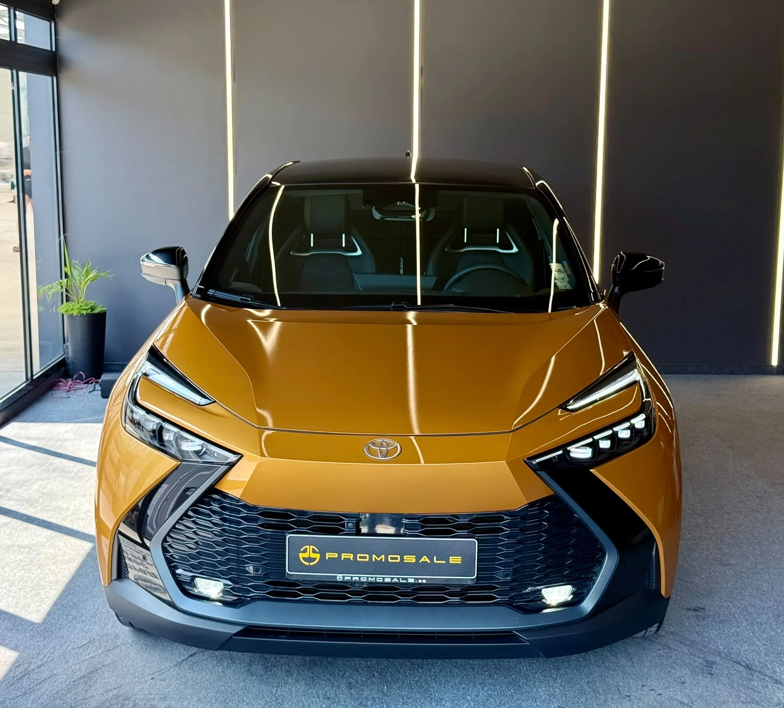 Toyota C-HR Hybrid* AWD-i* ГАРАНЦИОНЕН* Full* Pano* ЛИЗИНГ, снимка 2 - Автомобили и джипове - 55544362