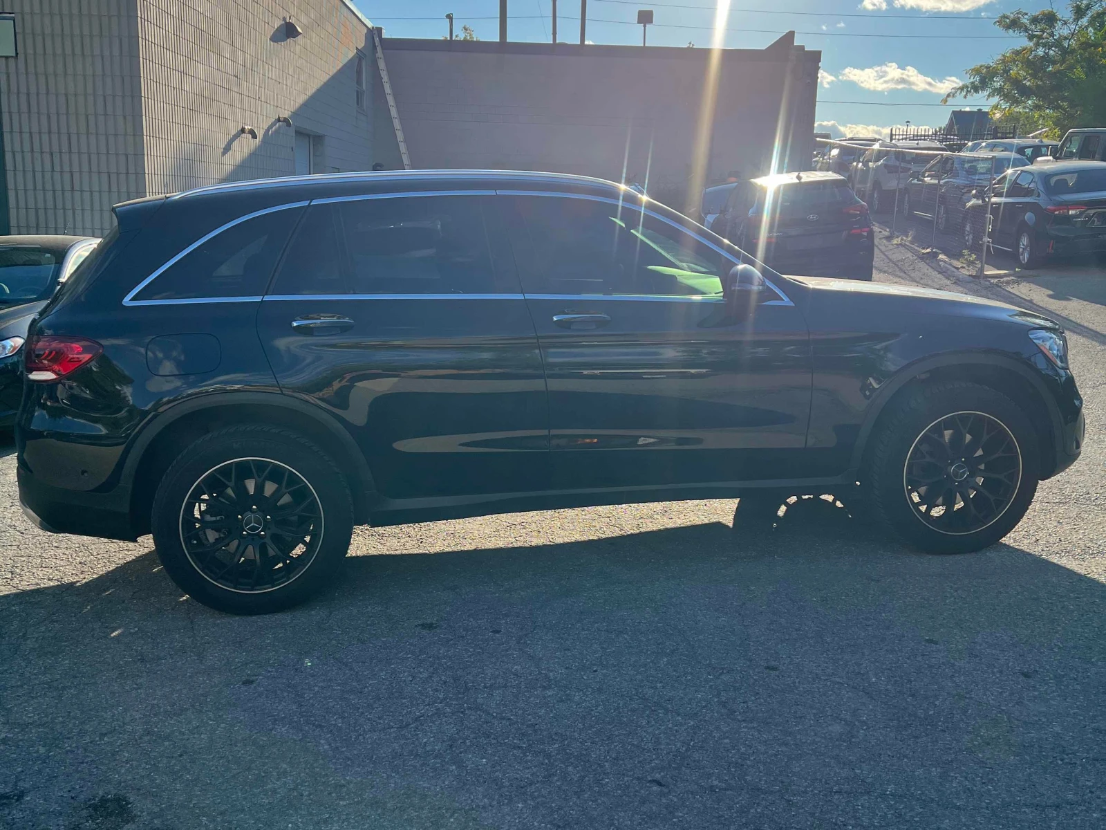 Mercedes-Benz GLC * 300* CARFAX* АВТОКРЕДИТ БЕЗ ПЪРВОНАЧАЛНА ВНОСКА*, снимка 3 - Автомобили и джипове - 55875718