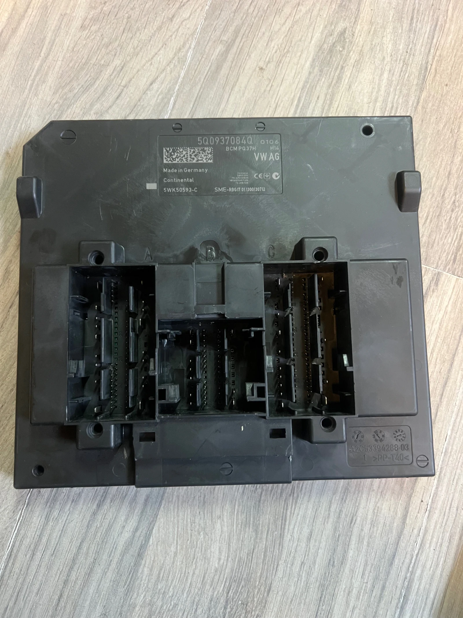 5Q0937084Q   VW 5WK50993-C BCMPQ37H | Mobile.bg   1