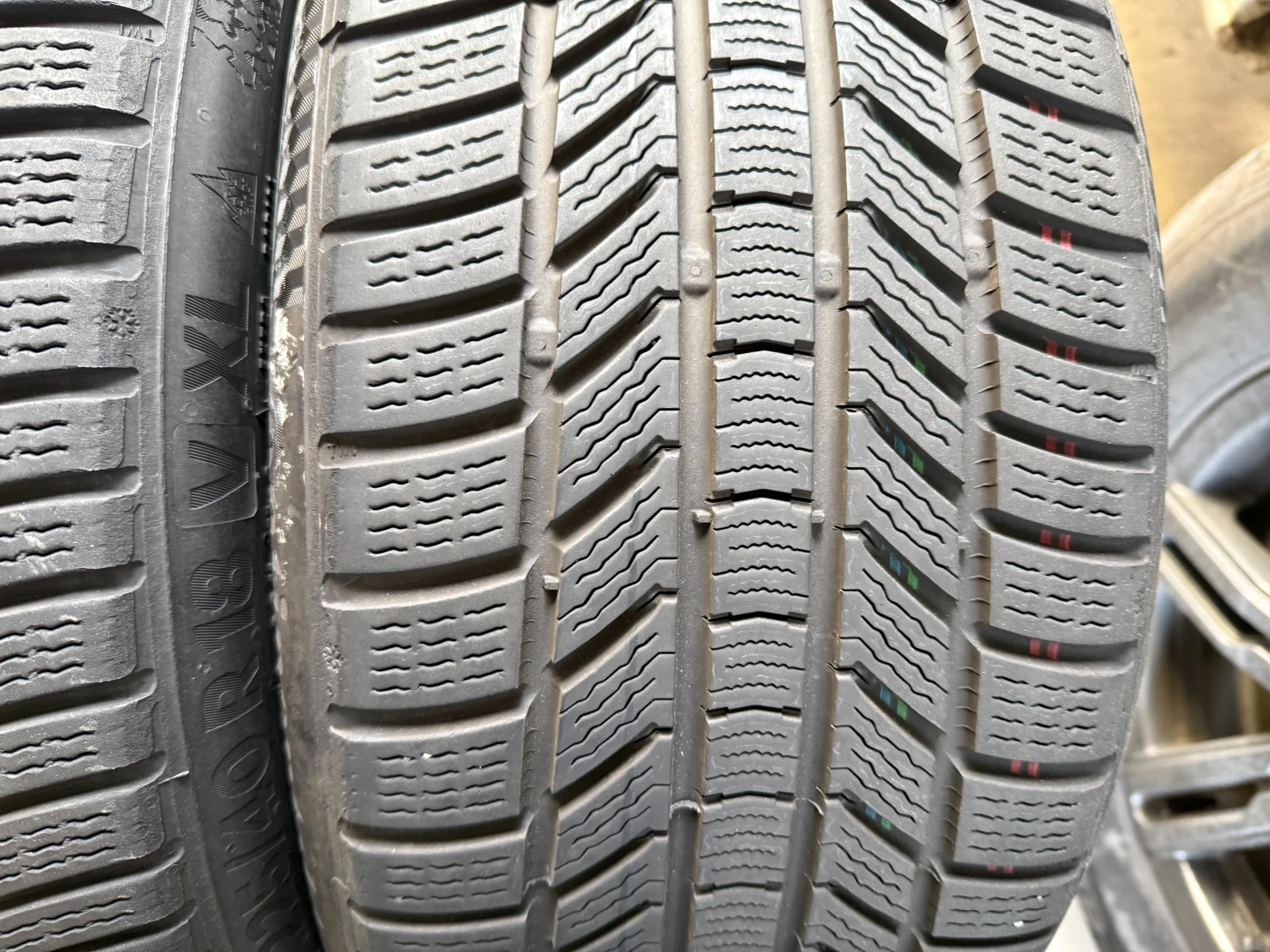 Гуми Зимни 225/40R18, снимка 7 - Гуми и джанти - 56277788