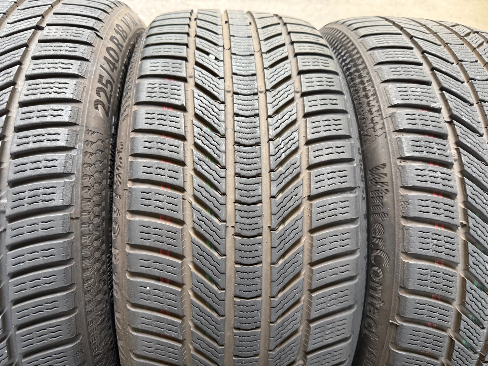 Гуми Зимни 225/40R18, снимка 5 - Гуми и джанти - 56277788