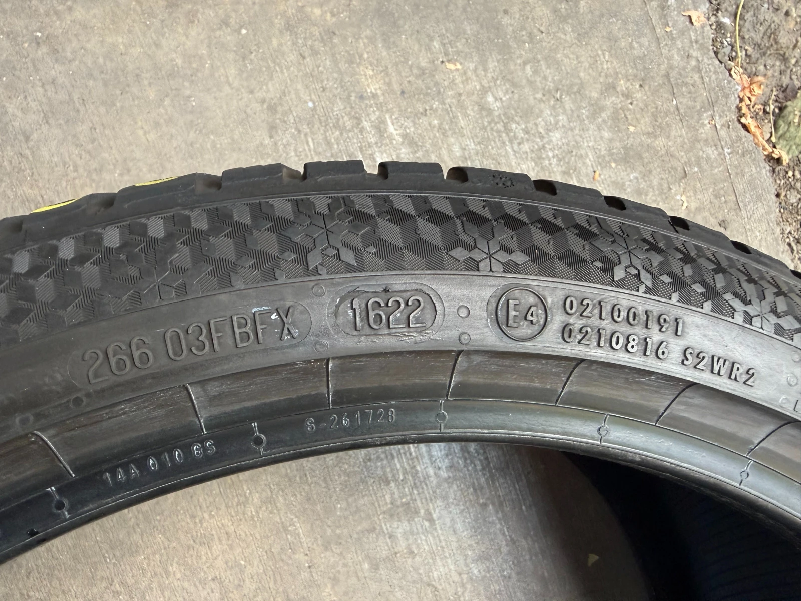 Гуми Зимни 225/40R18, снимка 8 - Гуми и джанти - 56277788