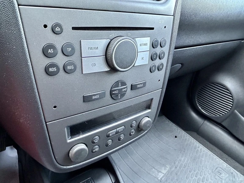 Opel Corsa 1.2i 16V, снимка 13 - Автомобили и джипове - 52696162