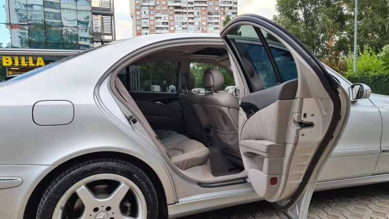 Mercedes-Benz E 500 4-MATIC, снимка 10 - Автомобили и джипове - 47932623